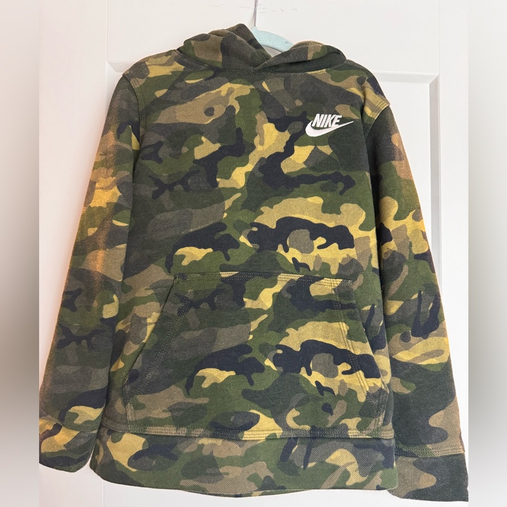 Nike camo hoodie